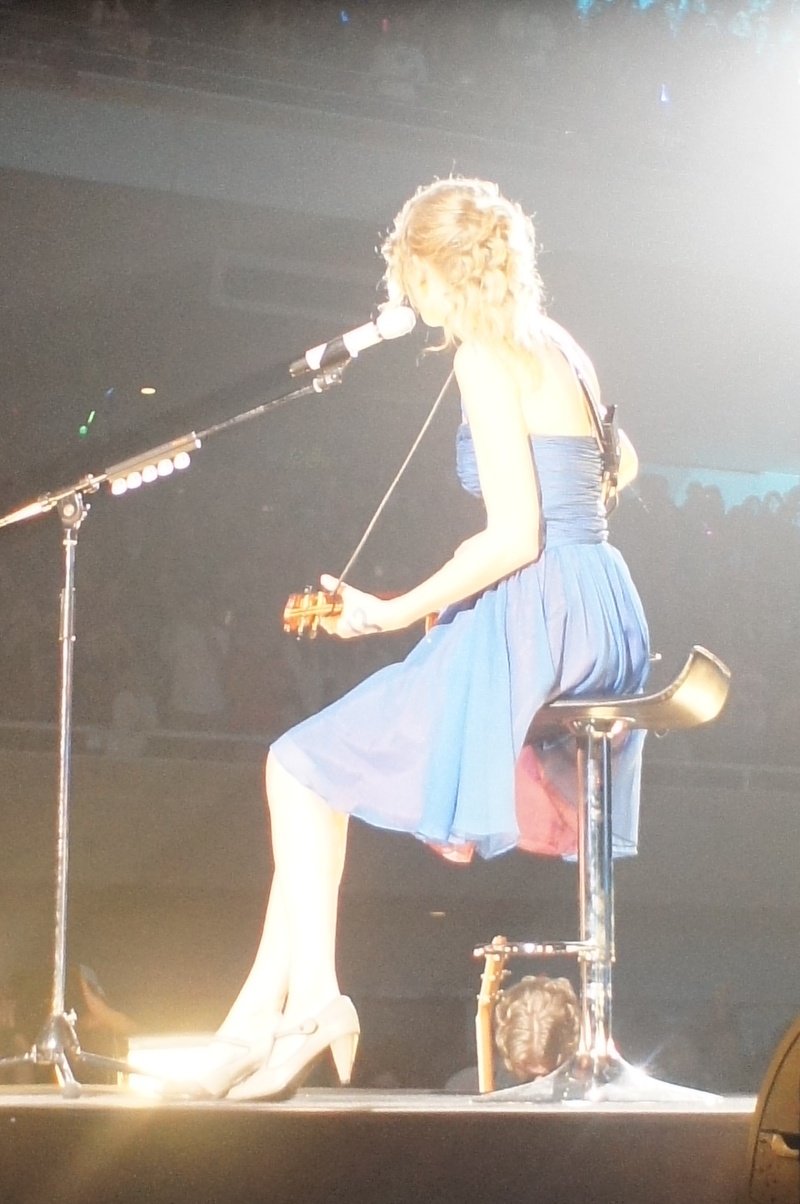 Taylor Swift — February 16 - Tokyo, Japan — photo 35
