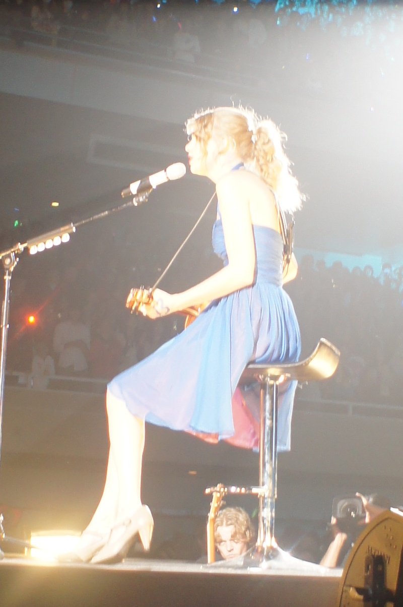 Taylor Swift — February 16 - Tokyo, Japan — photo 39