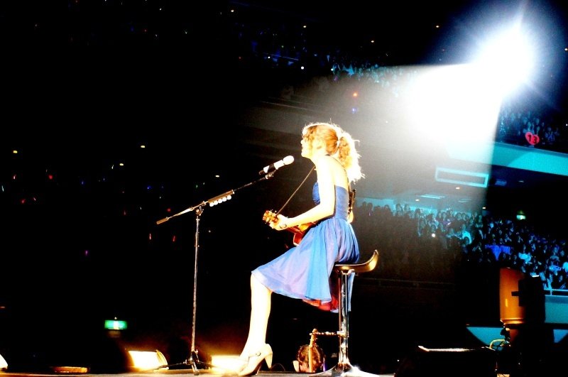 Taylor Swift — February 16 - Tokyo, Japan — photo 42