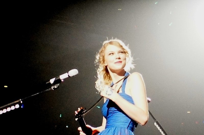 Taylor Swift — February 16 - Tokyo, Japan — photo 43