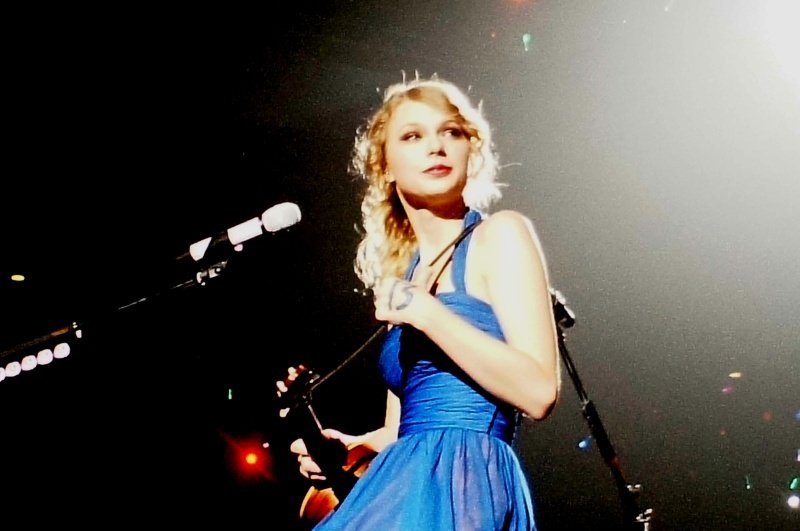 Taylor Swift — February 16 - Tokyo, Japan — photo 44