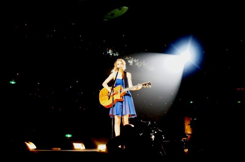 Taylor Swift — February 16 - Tokyo, Japan — photo 45