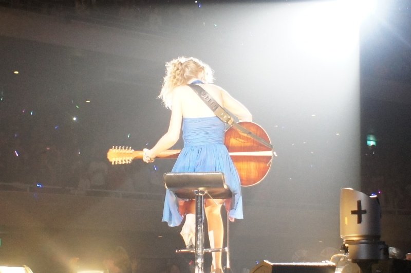 Taylor Swift — February 16 - Tokyo, Japan — photo 47