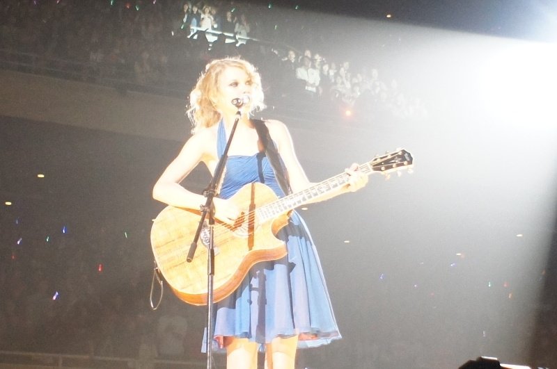 Taylor Swift — February 16 - Tokyo, Japan — photo 48