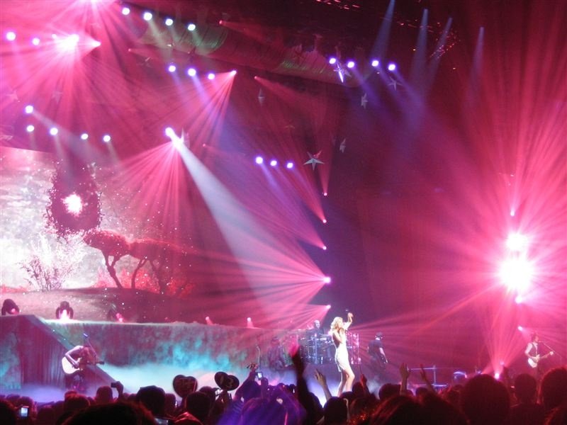 Taylor Swift — February 16 - Tokyo, Japan — photo 55
