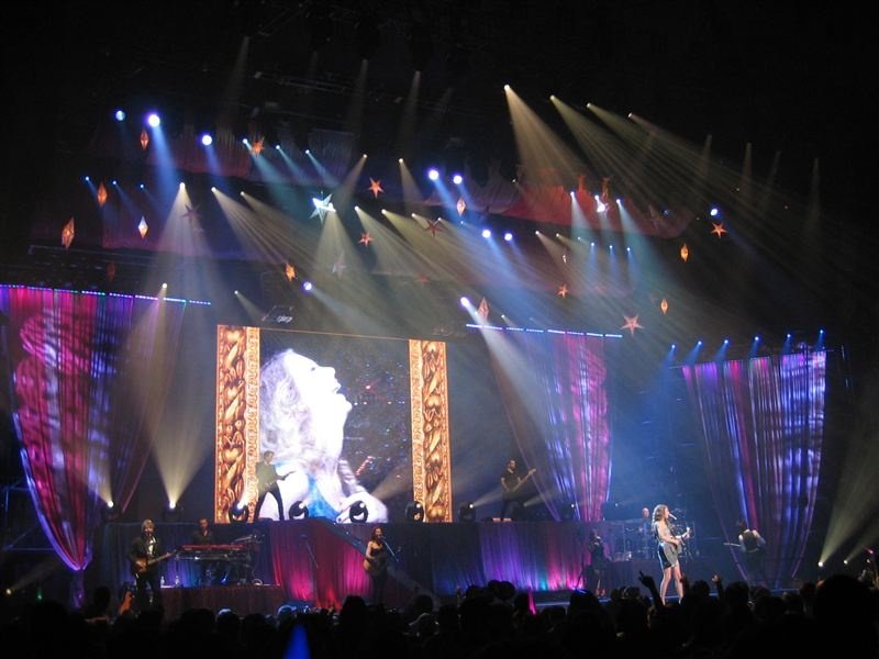 Taylor Swift — February 16 - Tokyo, Japan — photo 56