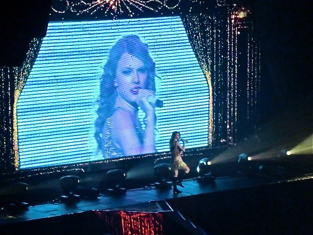 Taylor Swift — February 16 - Tokyo, Japan — photo 60
