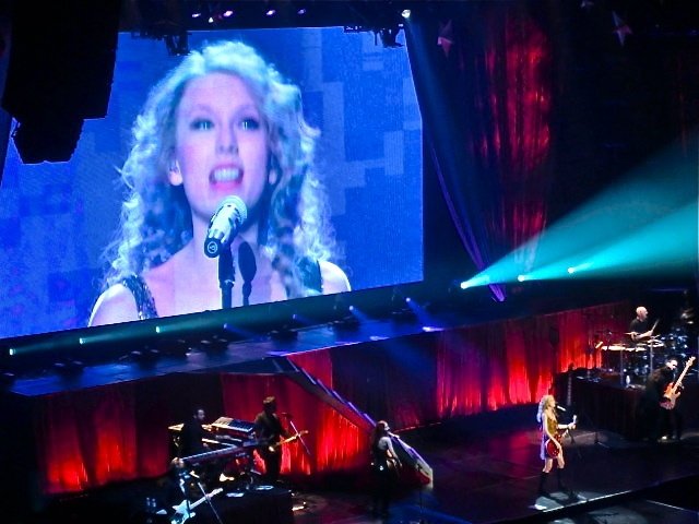 Taylor Swift — February 16 - Tokyo, Japan — photo 62
