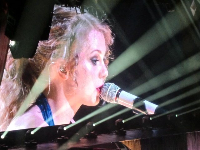 Taylor Swift — February 16 - Tokyo, Japan — photo 70