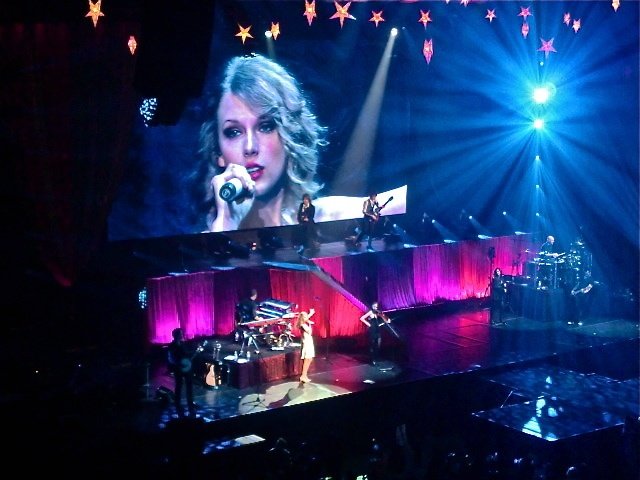 Taylor Swift — February 16 - Tokyo, Japan — photo 88