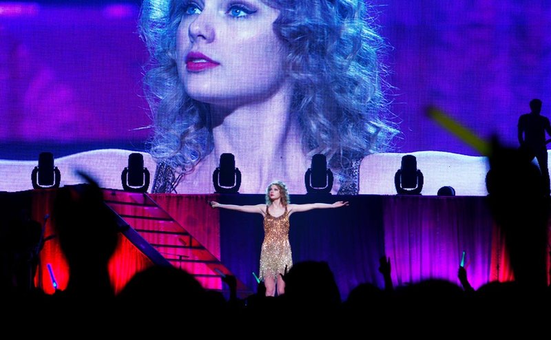 Taylor Swift — February 17 - Tokyo, Japan — photo 4