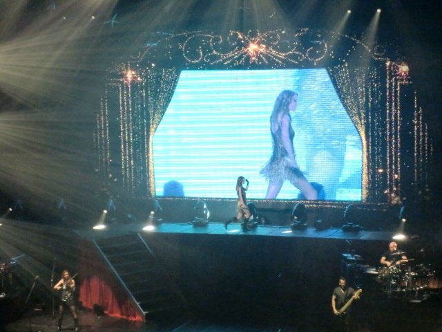 Taylor Swift — February 17 - Tokyo, Japan — photo 13