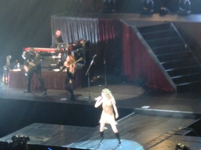 Taylor Swift — February 17 - Tokyo, Japan — photo 16