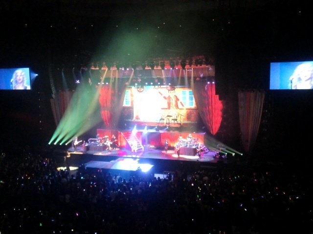 Taylor Swift — February 17 - Tokyo, Japan — photo 19