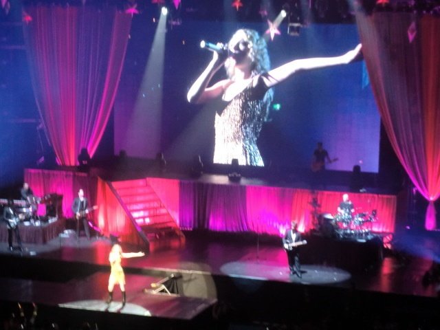 Taylor Swift — February 17 - Tokyo, Japan — photo 21