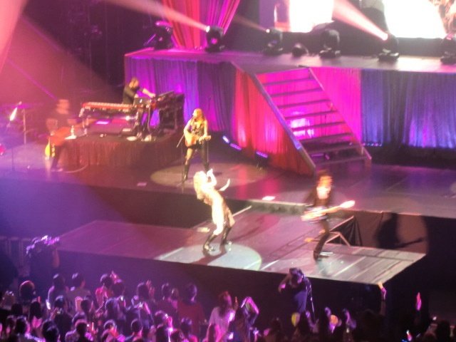 Taylor Swift — February 17 - Tokyo, Japan — photo 24