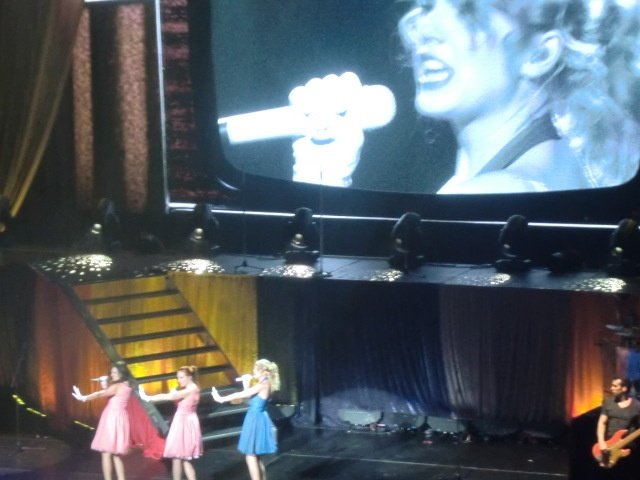 Taylor Swift — February 17 - Tokyo, Japan — photo 29