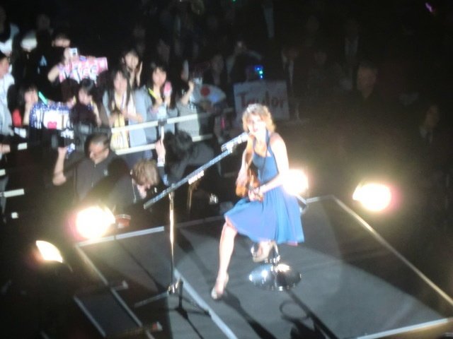 Taylor Swift — February 17 - Tokyo, Japan — photo 37
