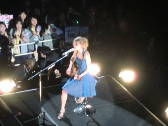 Taylor Swift — February 17 - Tokyo, Japan — photo 38