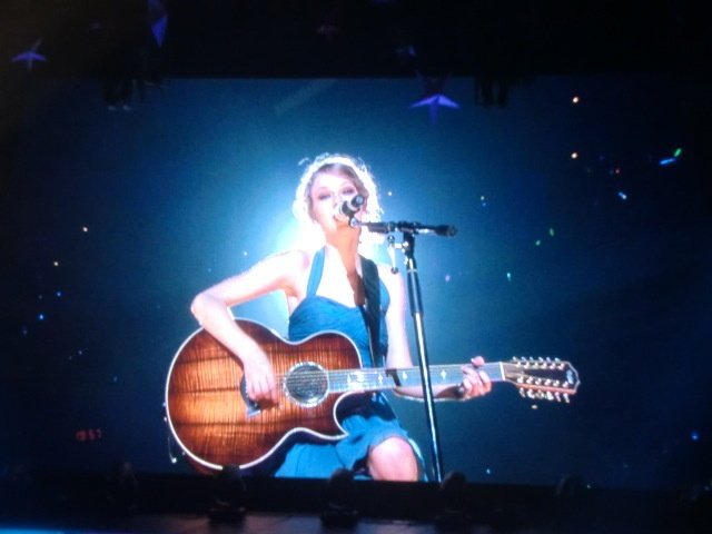Taylor Swift — February 17 - Tokyo, Japan — photo 40