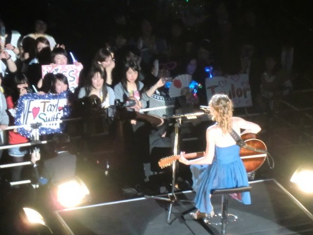 Taylor Swift — February 17 - Tokyo, Japan — photo 41