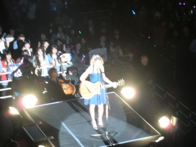 Taylor Swift — February 17 - Tokyo, Japan — photo 42