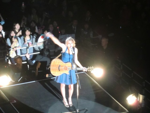 Taylor Swift — February 17 - Tokyo, Japan — photo 43
