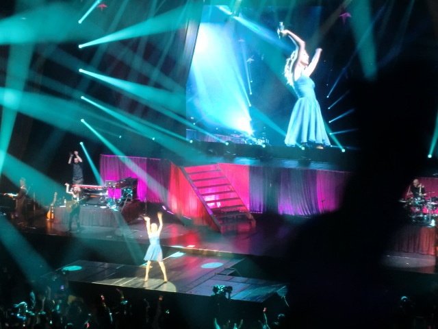 Taylor Swift — February 17 - Tokyo, Japan — photo 49