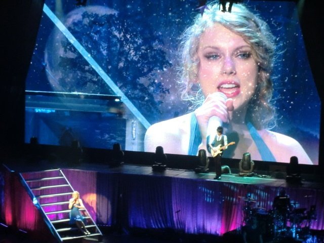 Taylor Swift — February 17 - Tokyo, Japan — photo 53