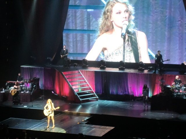 Taylor Swift — February 17 - Tokyo, Japan — photo 61