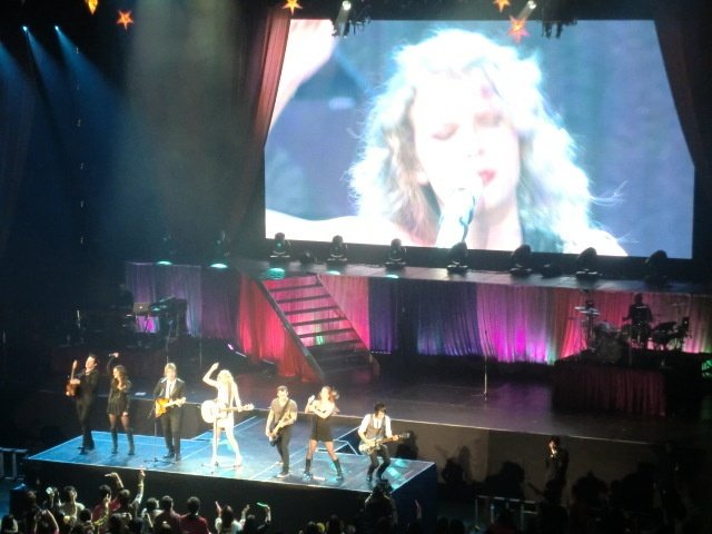 Taylor Swift — February 17 - Tokyo, Japan — photo 66
