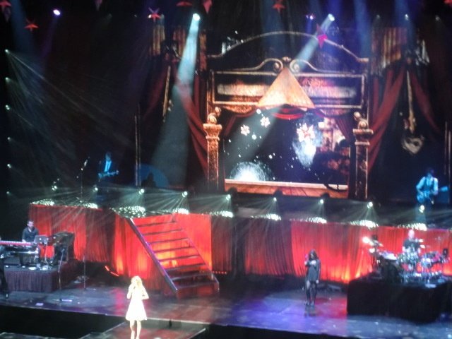 Taylor Swift — February 17 - Tokyo, Japan — photo 71