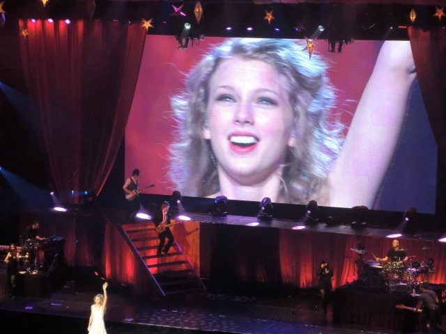 Taylor Swift — February 17 - Tokyo, Japan — photo 76