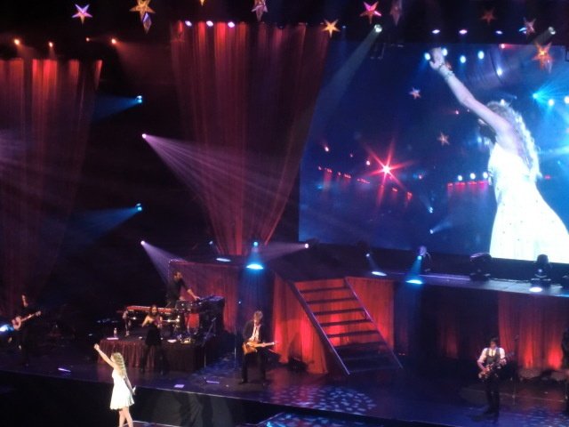 Taylor Swift — February 17 - Tokyo, Japan — photo 78