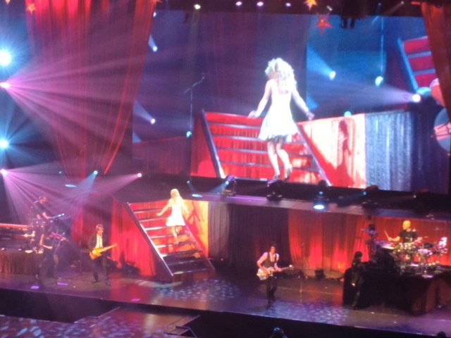 Taylor Swift — February 17 - Tokyo, Japan — photo 79