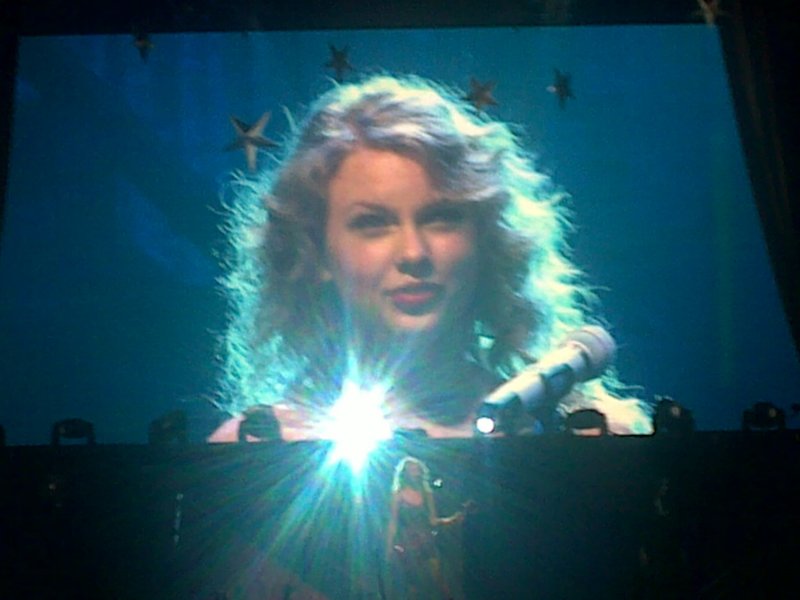 Taylor Swift — February 19 - Manila, Philippines — photo 9