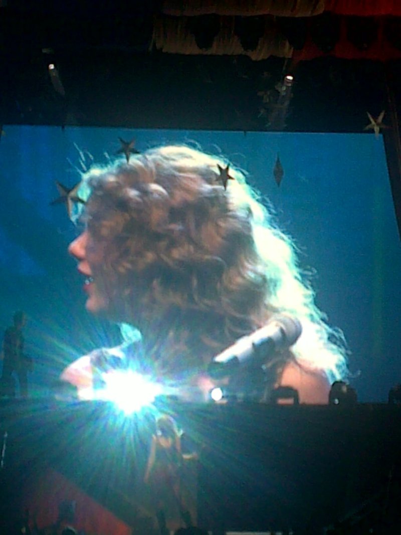 Taylor Swift — February 19 - Manila, Philippines — photo 10