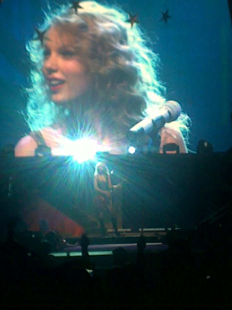 Taylor Swift — February 19 - Manila, Philippines — photo 11