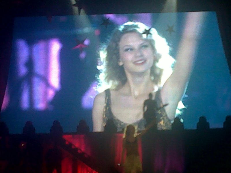 Taylor Swift — February 19 - Manila, Philippines — photo 12