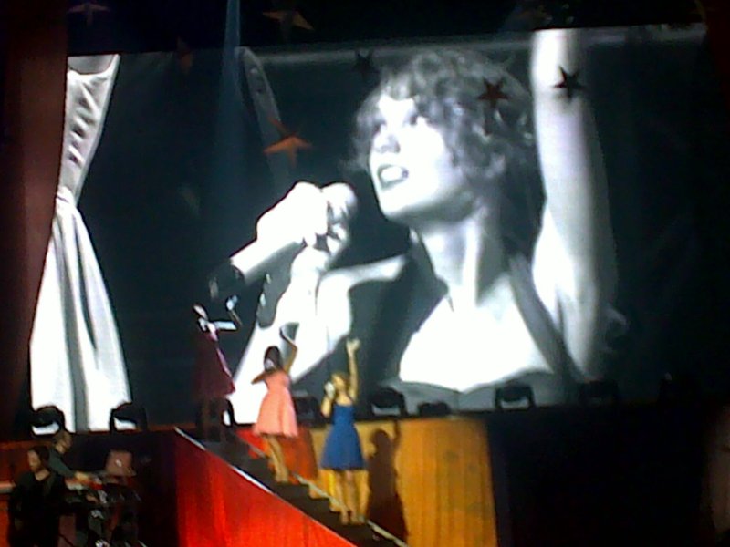 Taylor Swift — February 19 - Manila, Philippines — photo 20