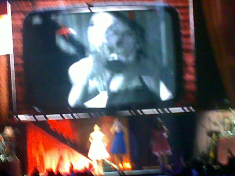 Taylor Swift — February 19 - Manila, Philippines — photo 22