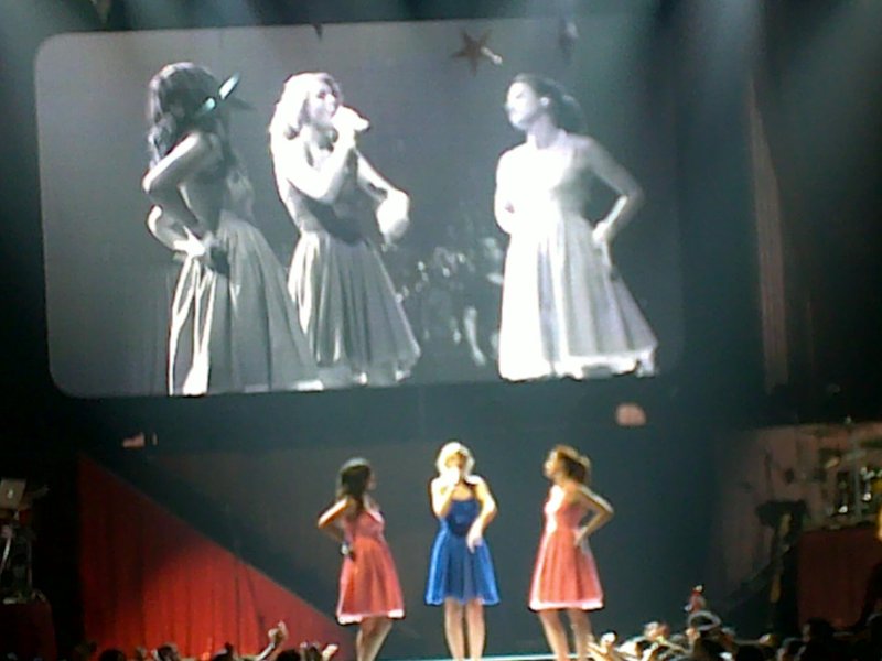 Taylor Swift — February 19 - Manila, Philippines — photo 23