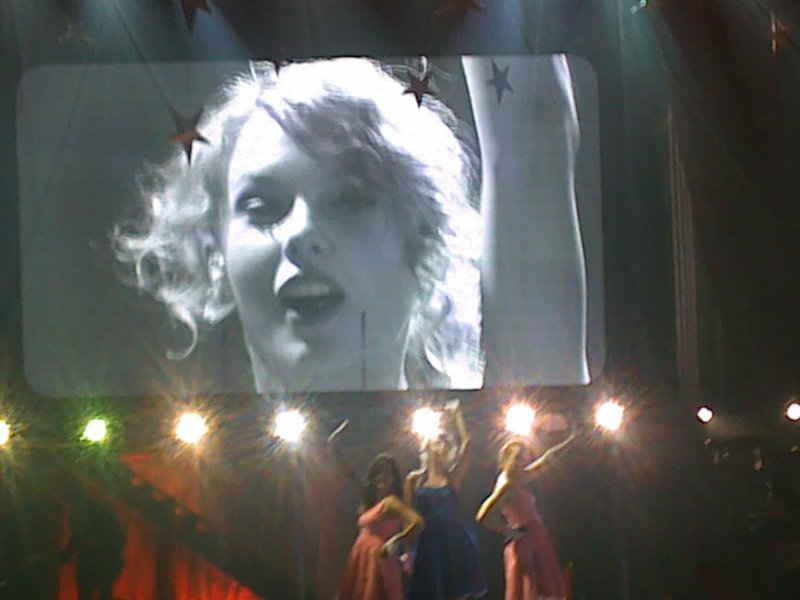 Taylor Swift — February 19 - Manila, Philippines — photo 25