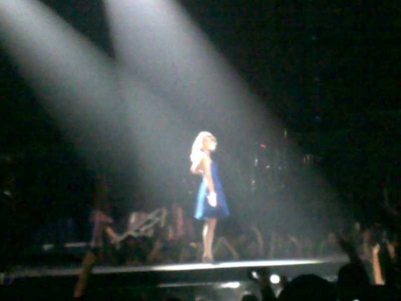 Taylor Swift — February 19 - Manila, Philippines — photo 26