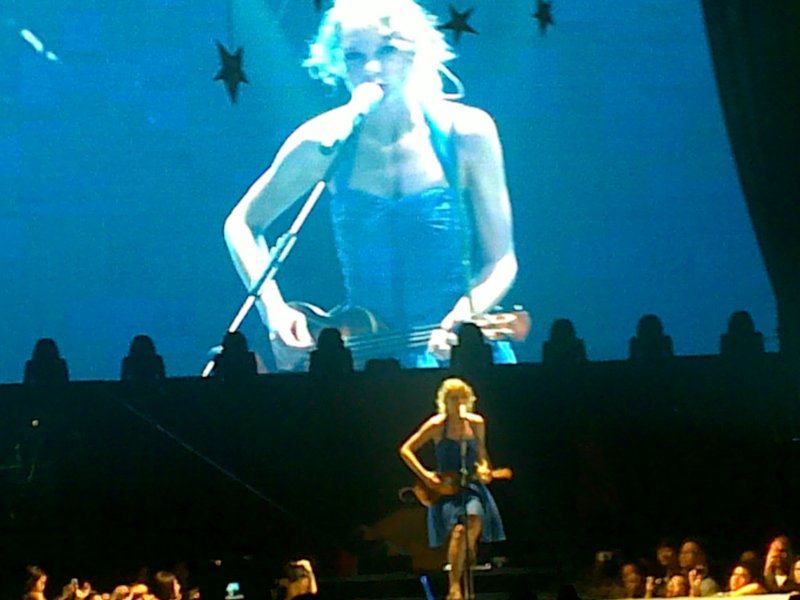 Taylor Swift — February 19 - Manila, Philippines — photo 27