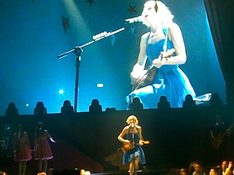 Taylor Swift — February 19 - Manila, Philippines — photo 28