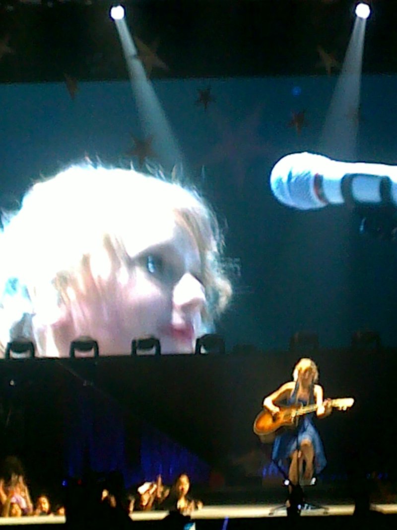 Taylor Swift — February 19 - Manila, Philippines — photo 31