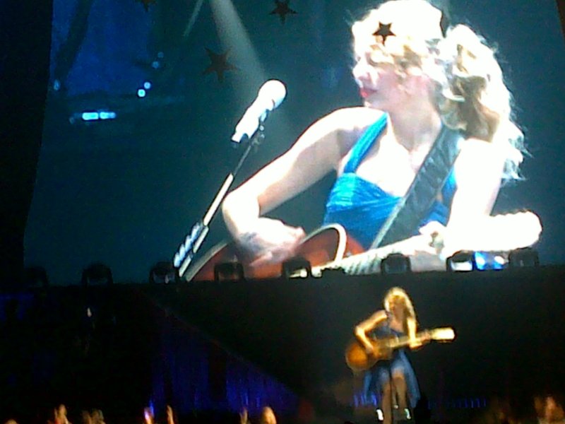 Taylor Swift — February 19 - Manila, Philippines — photo 32