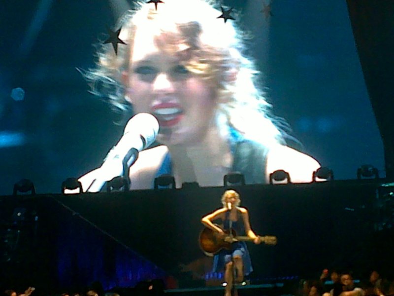 Taylor Swift — February 19 - Manila, Philippines — photo 34