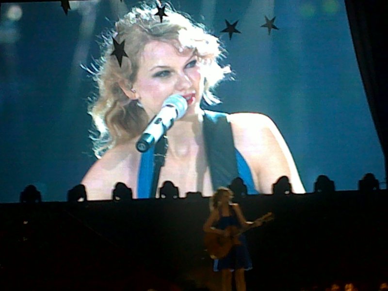 Taylor Swift — February 19 - Manila, Philippines — photo 35